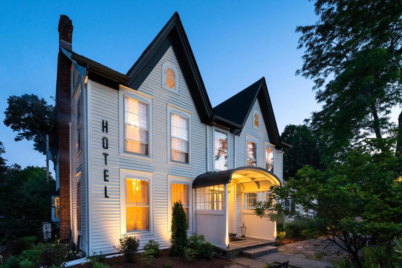 Hotel Twin Gables Of Woodstock Exterior foto