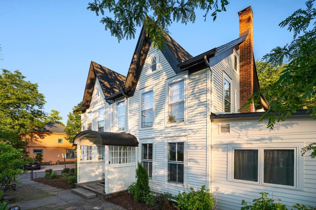 Hotel Twin Gables Of Woodstock Exterior foto